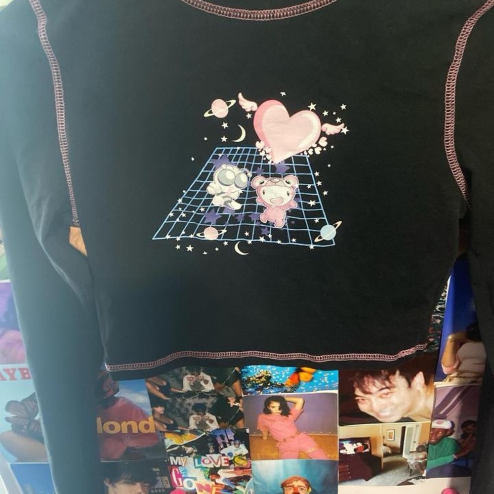 Black Long Sleeve Graphic Crop Top